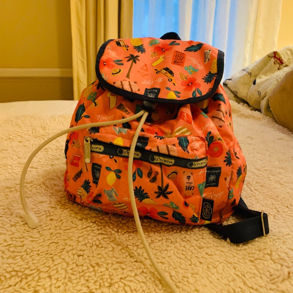 Gorgeous LeSportsac girls👧🏻💕 mini backpack